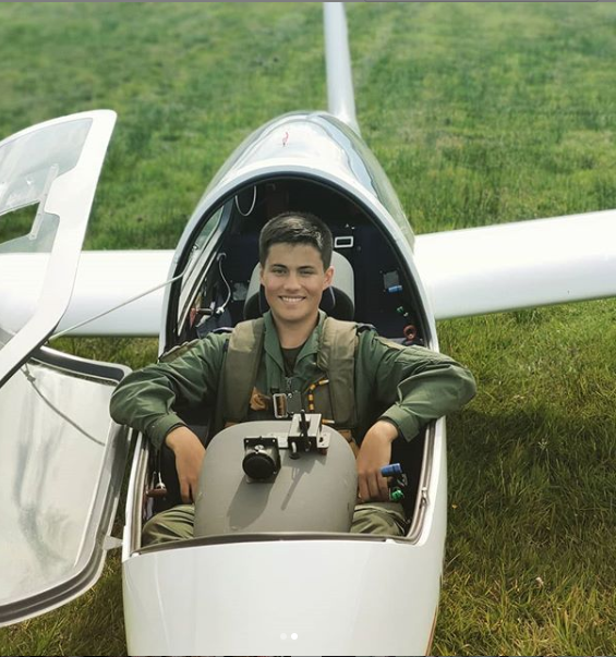Joshua in tutor plane