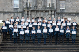 P6 pupils holding certificates